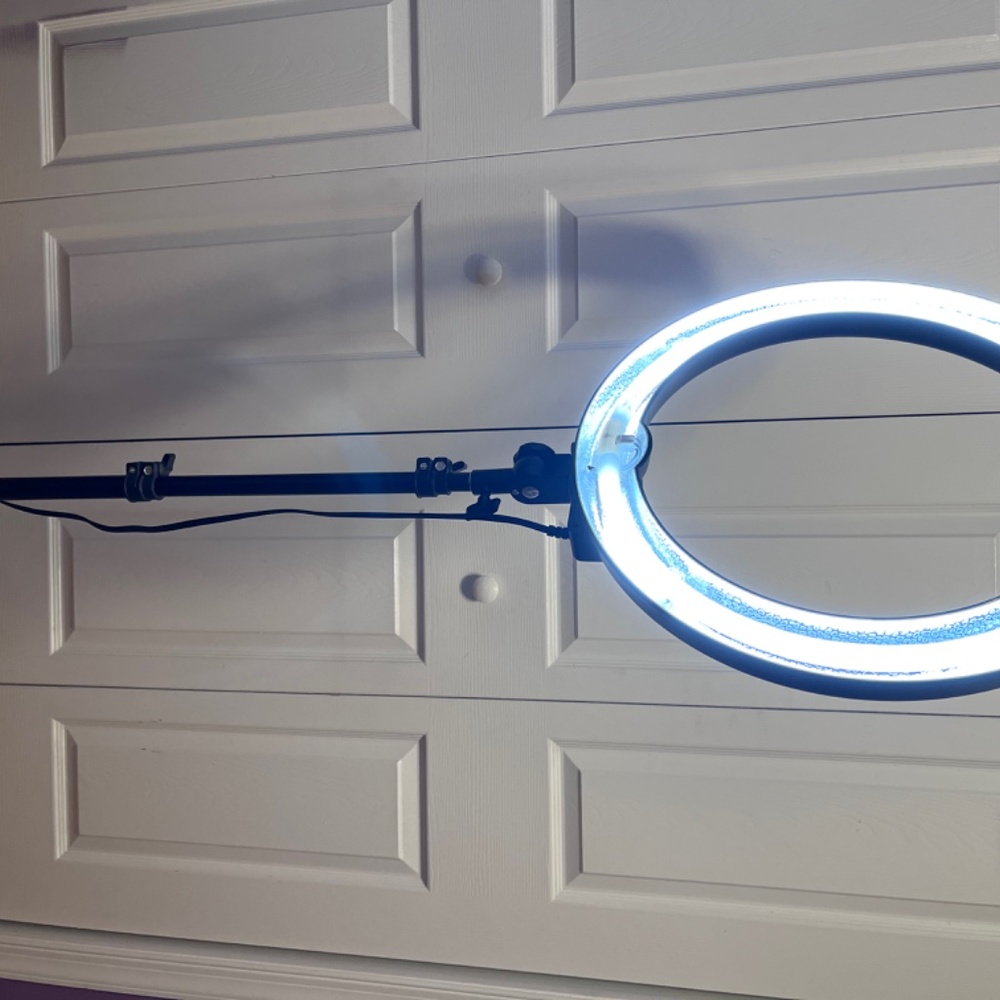 Ringlight - Picture 2 of 4